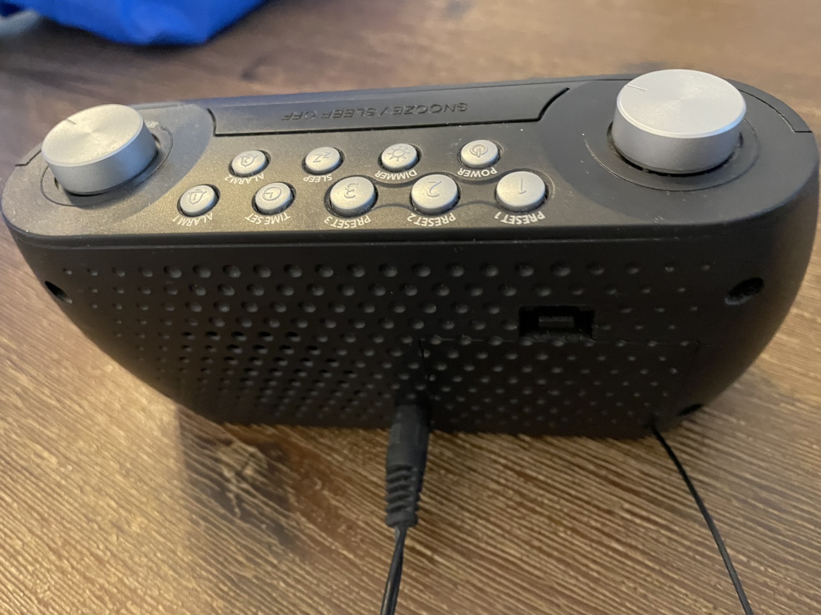 Alarm clock with radio image indicator(3)