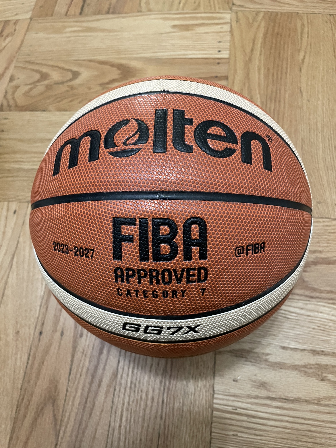 Molten GG7X Basketball with Airpump thumbnail