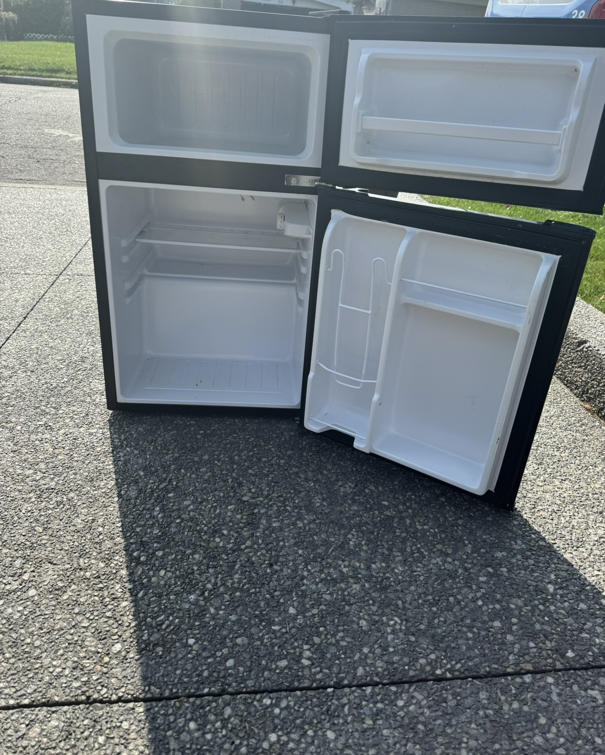EUHOMY Compact Refrigerator - photo 2