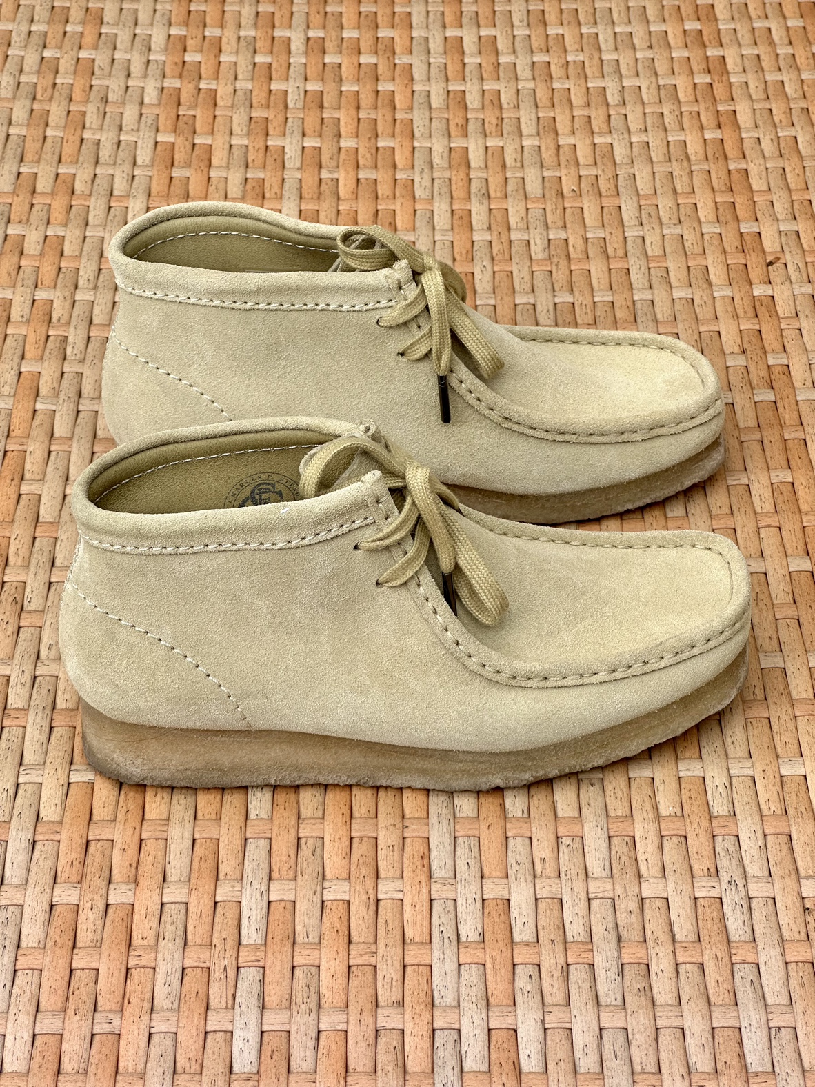 Like New! Clarks Originals Wallabees Suede Beige image indicator(3)
