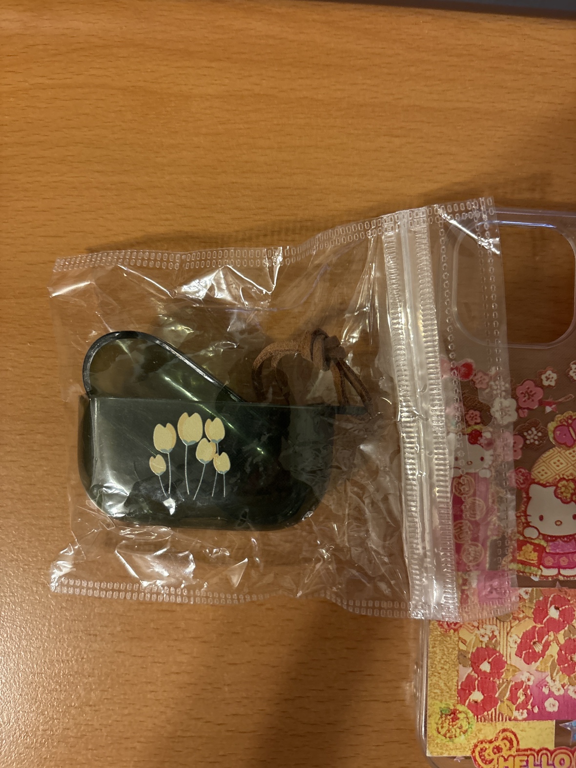 #freecycle  iPhone 13 phone cases & AirPods Pro case - photo 2