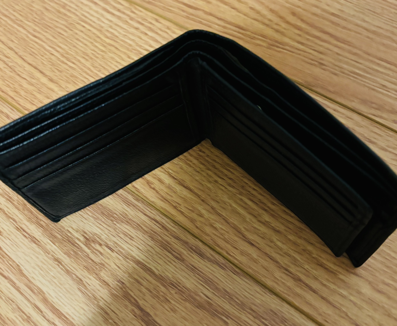 Danier leather wallet image indicator(4)