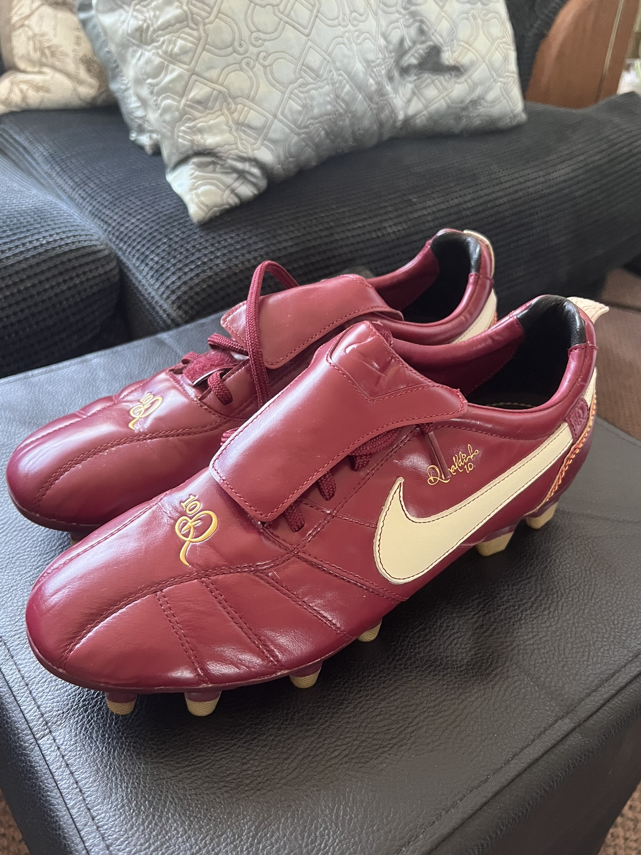 Ronald dinho Red Soccer Cleats thumbnail