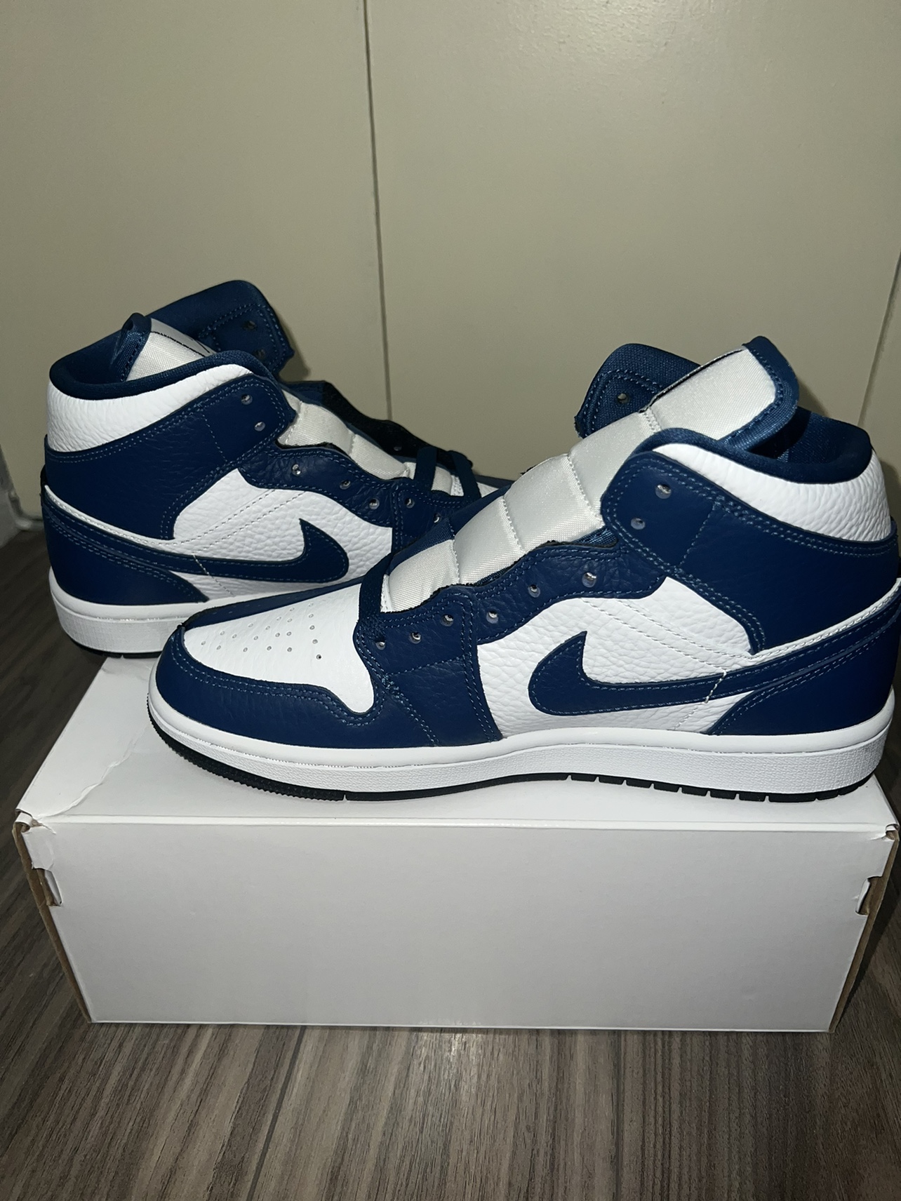 Air Jordan 1 Mid SE (SPLIT) - photo 4