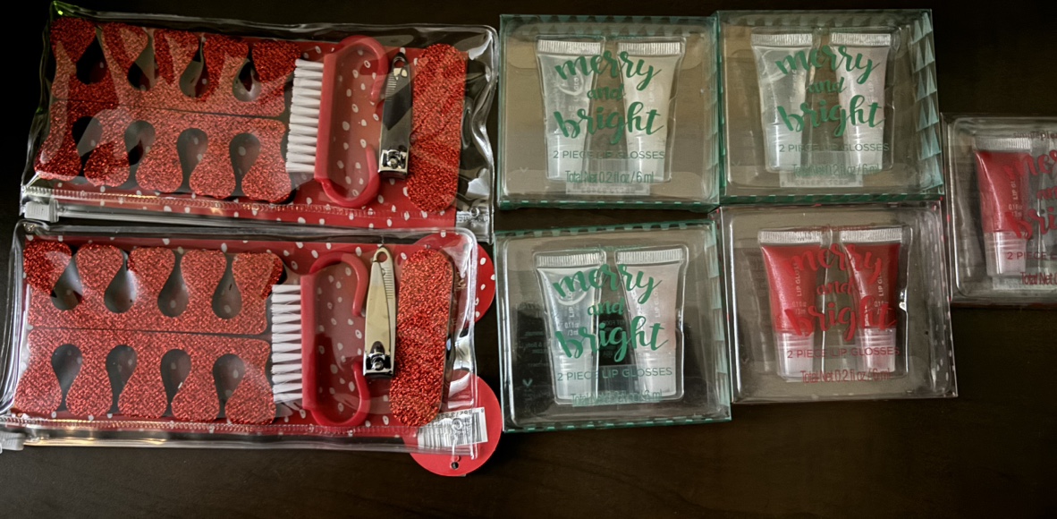 Pedicure and lip gloss - photo 4