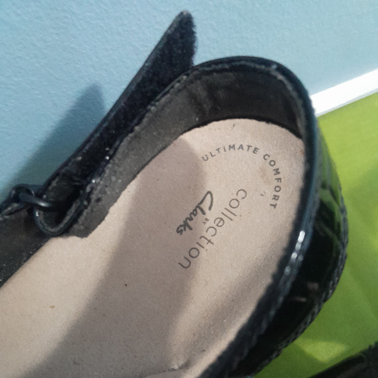 Clarks Women's Black Sandals image indicator(3)