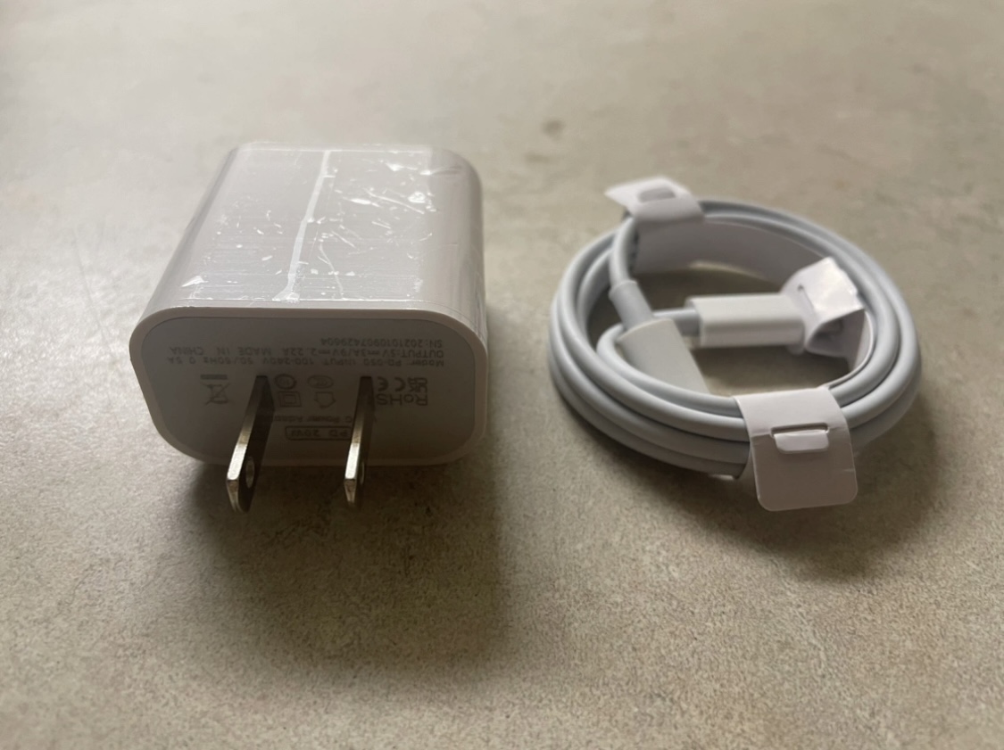 Apple Charger 20W USB-C Power Adapter with Cable image indicator(3)
