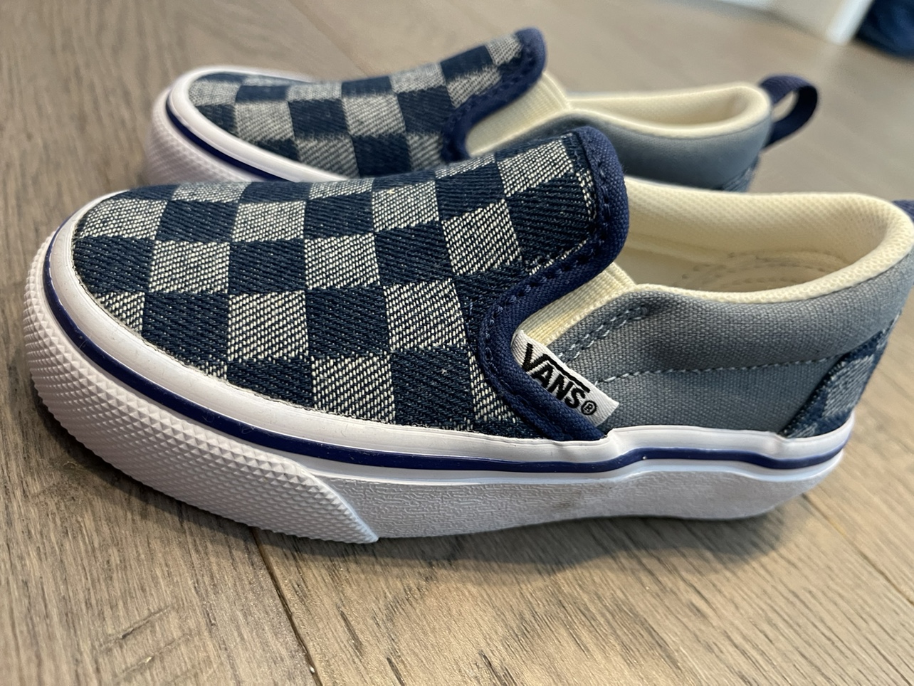 Brand New Vans Checkerboard Slip-on Sneakers image indicator(2)