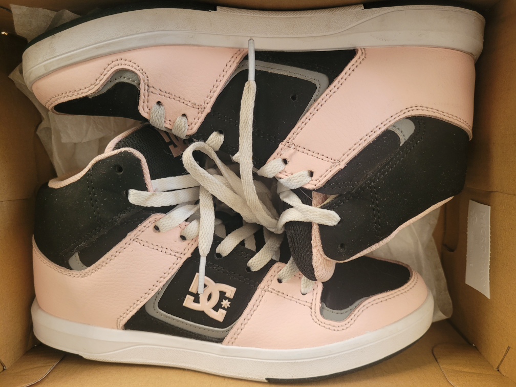 DC Shoes Women's Size 6 - photo 2