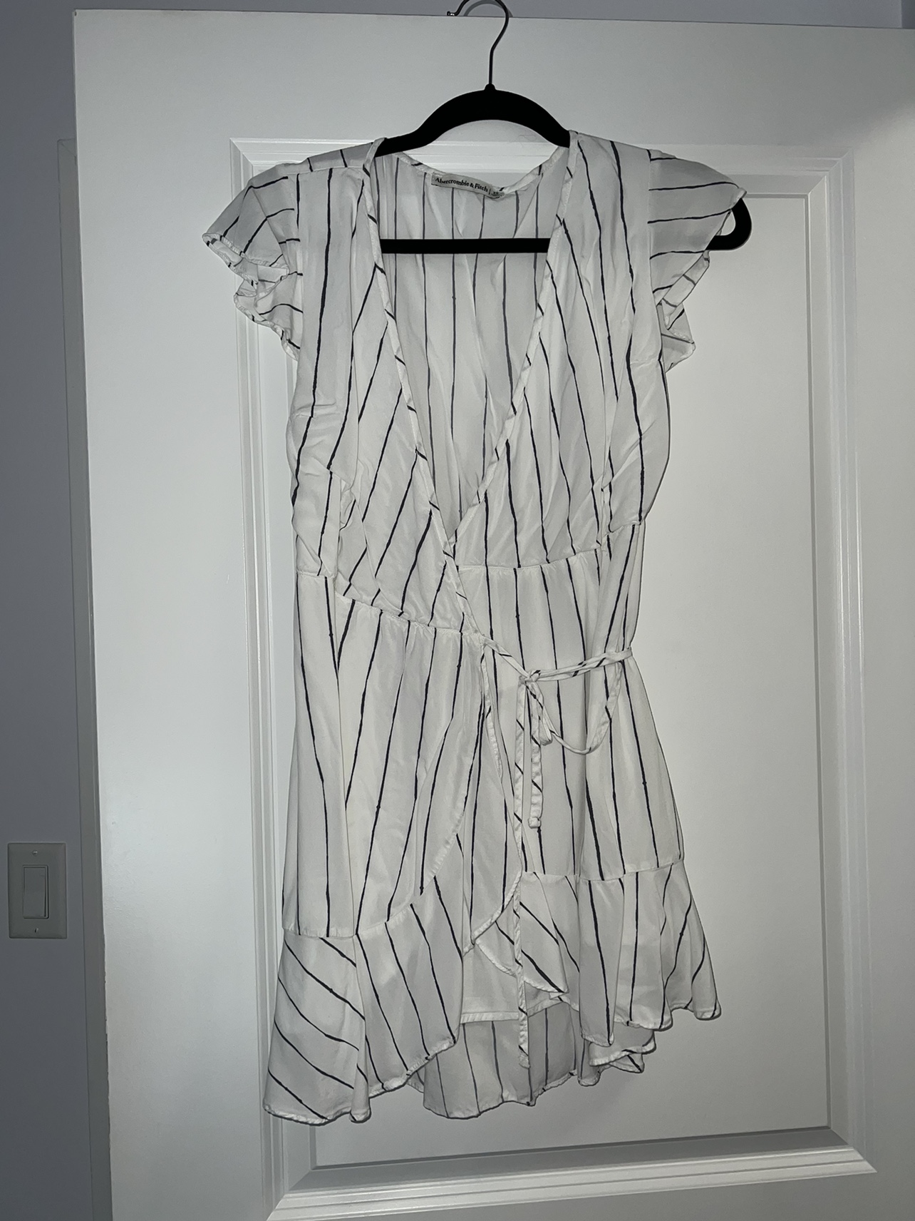 Abercrombie & Fitch White Blue Striped Wrap Ruffle Mini Dress image indicator(3)