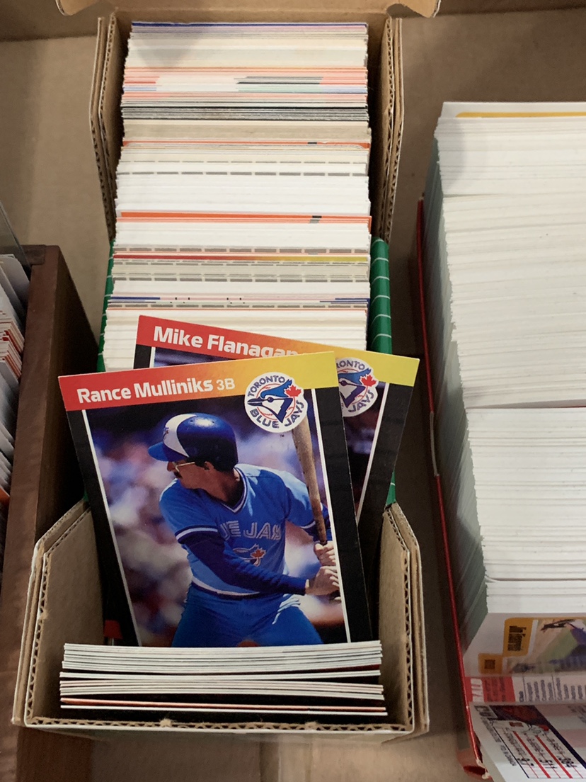 100s of old sports cards, baseball hockey. image indicator(4)