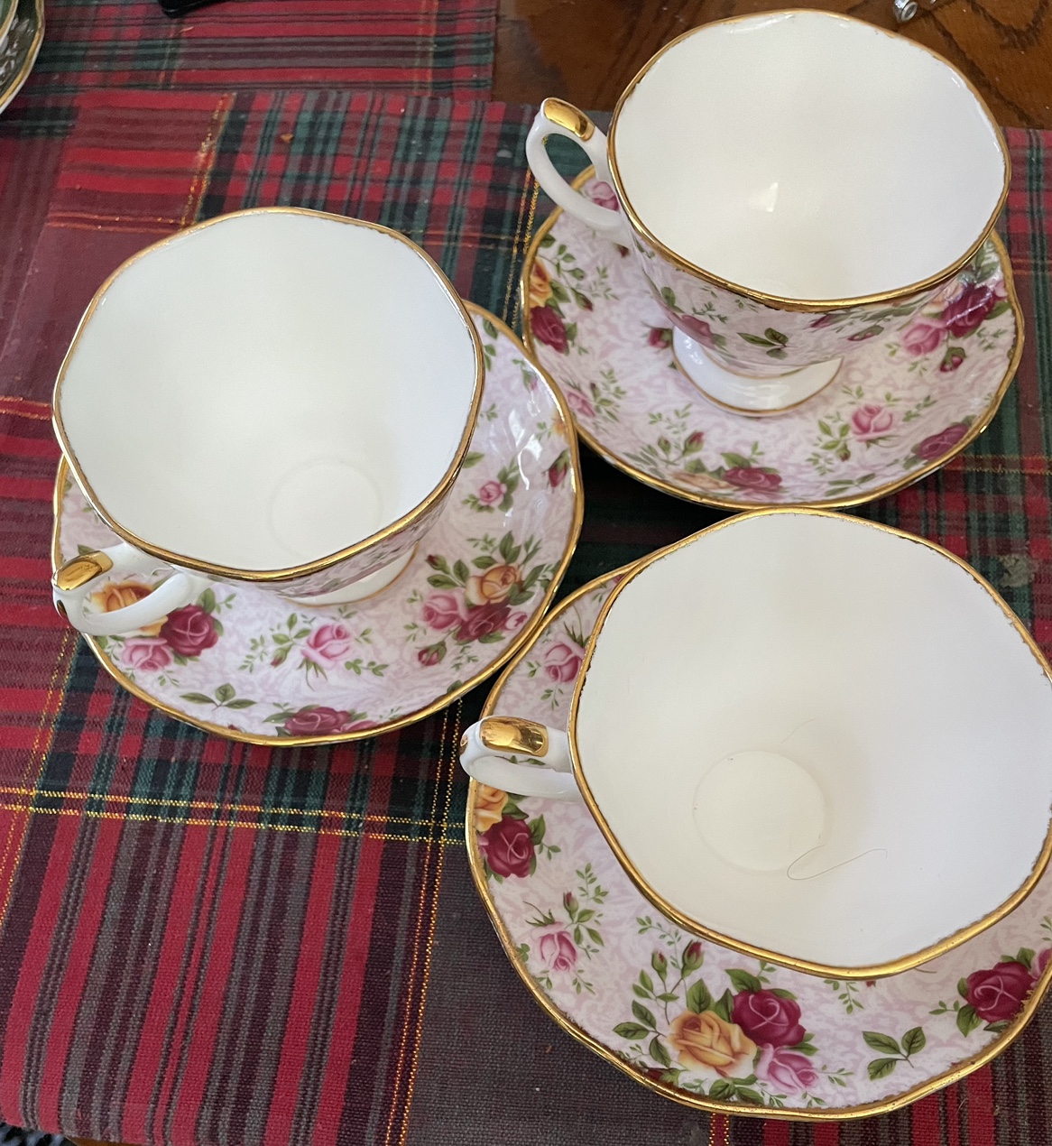 3 Royal Albert Old Country Roses Teacups and Saucers thumbnail