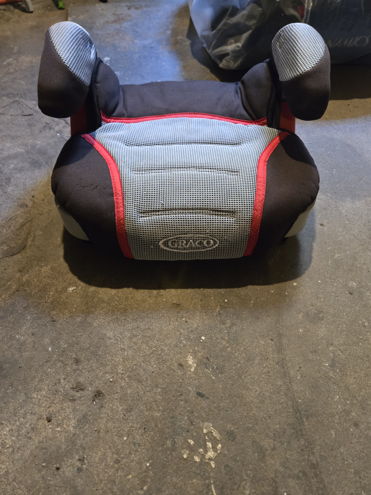 #Freecycle / Car seat booster and gate - photo 2