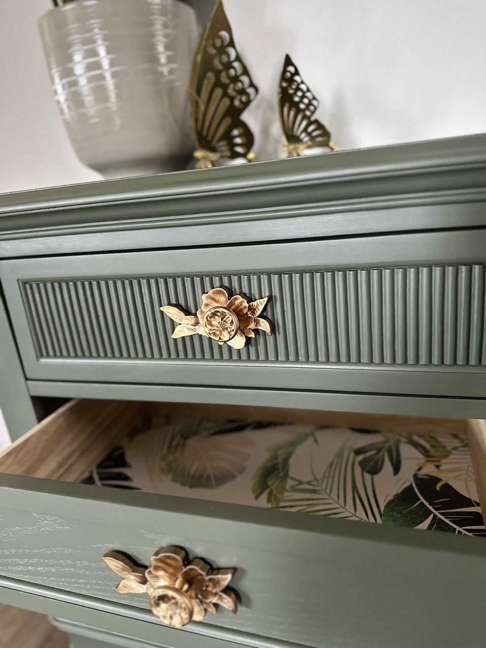 Gorgeous Pair of Night Stands - photo 5
