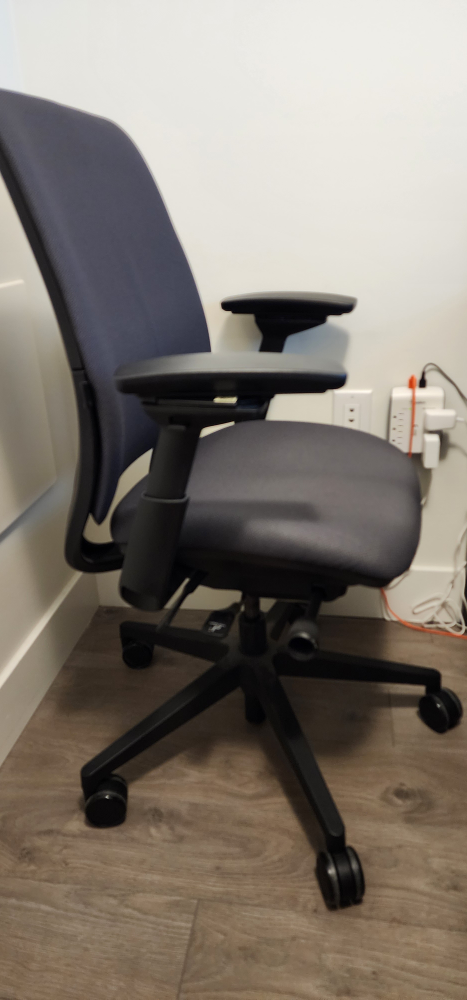 Steelcase Amia ergonomic office chair - photo 2