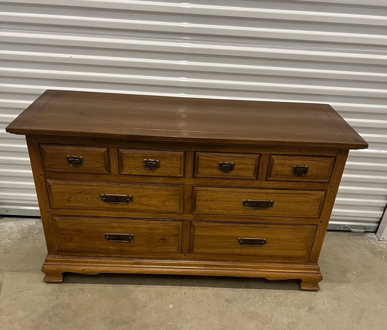 8 drawers Dresser - photo 2