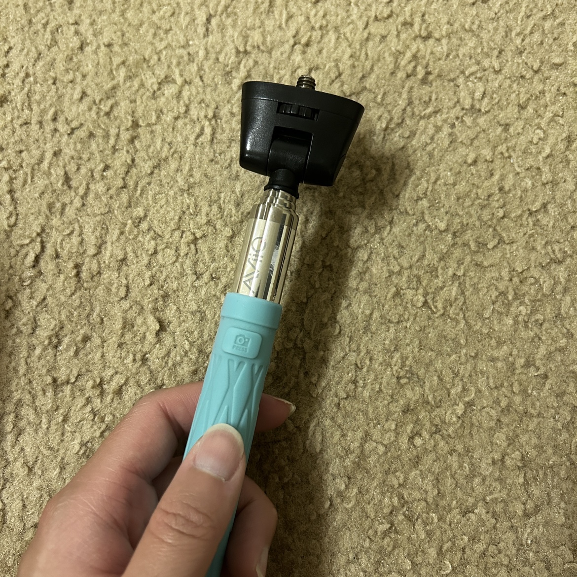 Bluetooth Selfie Stick with Charging Cable image indicator(2)