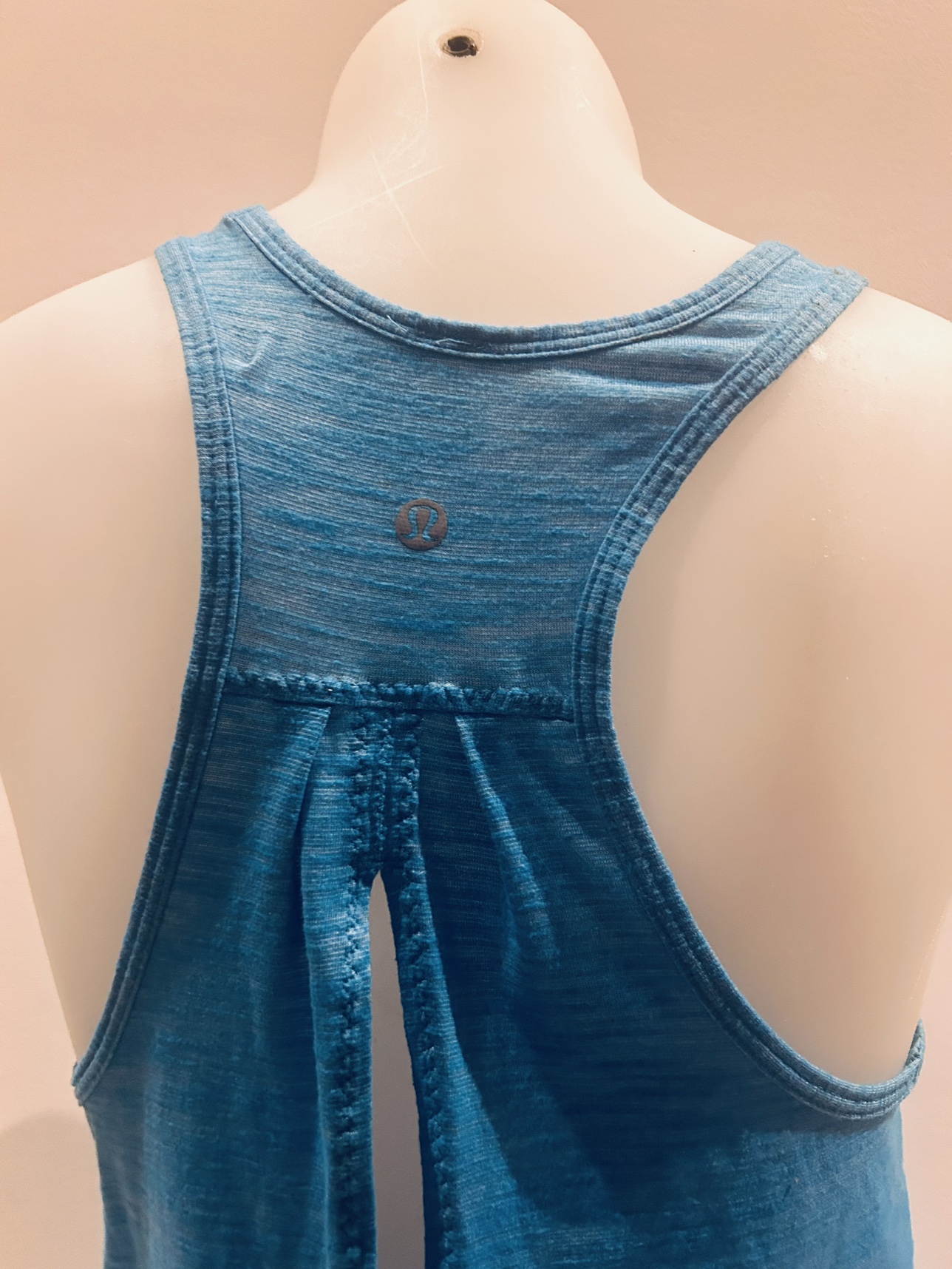 Beautiful blue LULULEMON tank top image indicator(5)