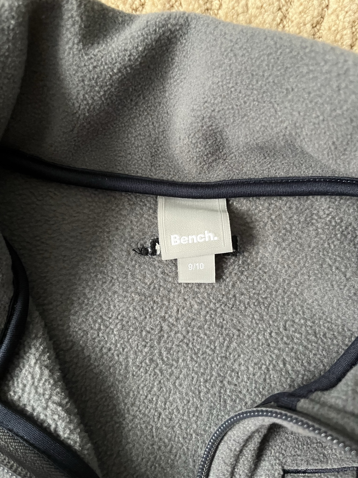 GREY BOYS GREY BENCH JACKET WITH THUMBHOLES - 9/10 image indicator(4)