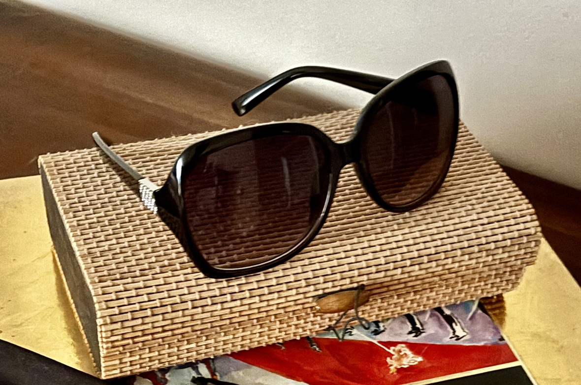 Black Sunglasses with crystals image indicator(3)