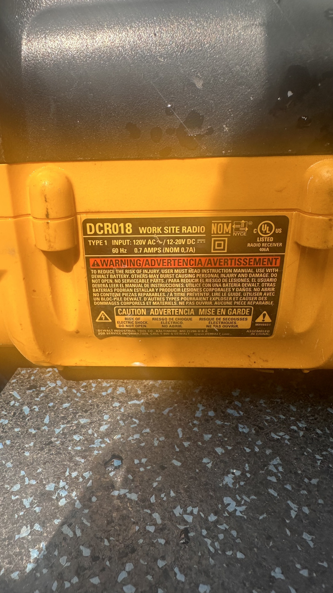 DeWalt DCR018 20V MAX/12V MAX Compact Worksite Radio image indicator(2)