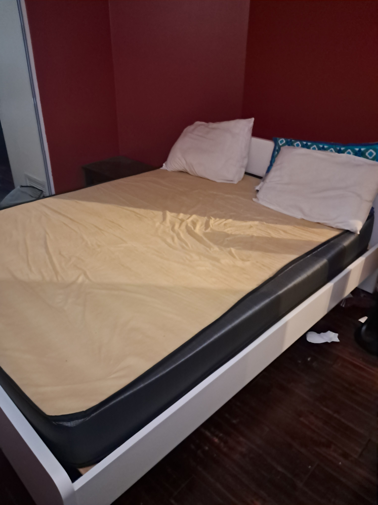 Queen bed frame - photo 2