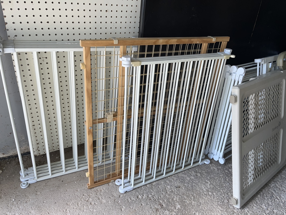 Baby safety gate and safety blocker - photo 3