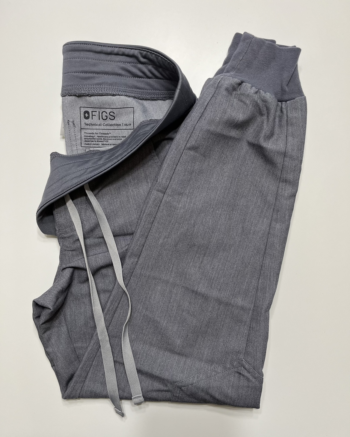 FIGS Scrub Set - Graphite, Women’s XS Petite image indicator(2)