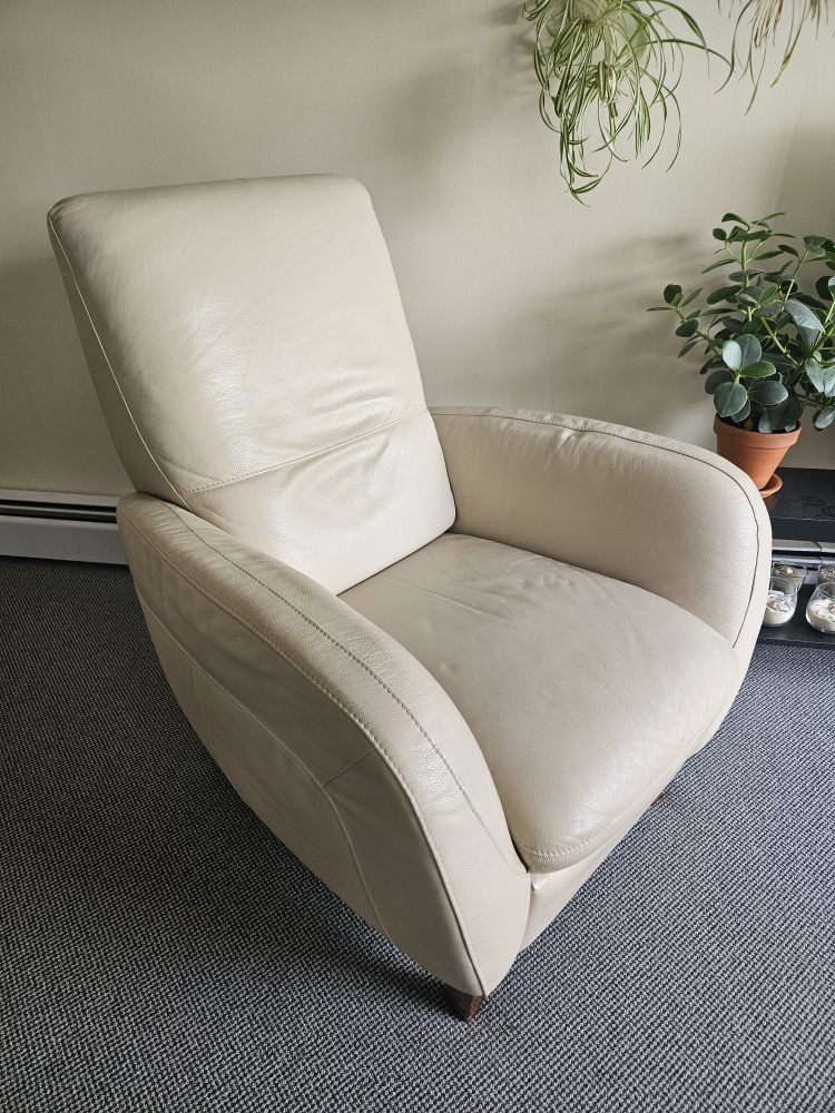 Natuzzi Italsofa Leather Recliner thumbnail