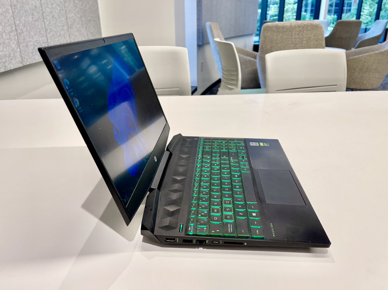 HP Pavilion 15 Gaming Laptop image indicator(2)