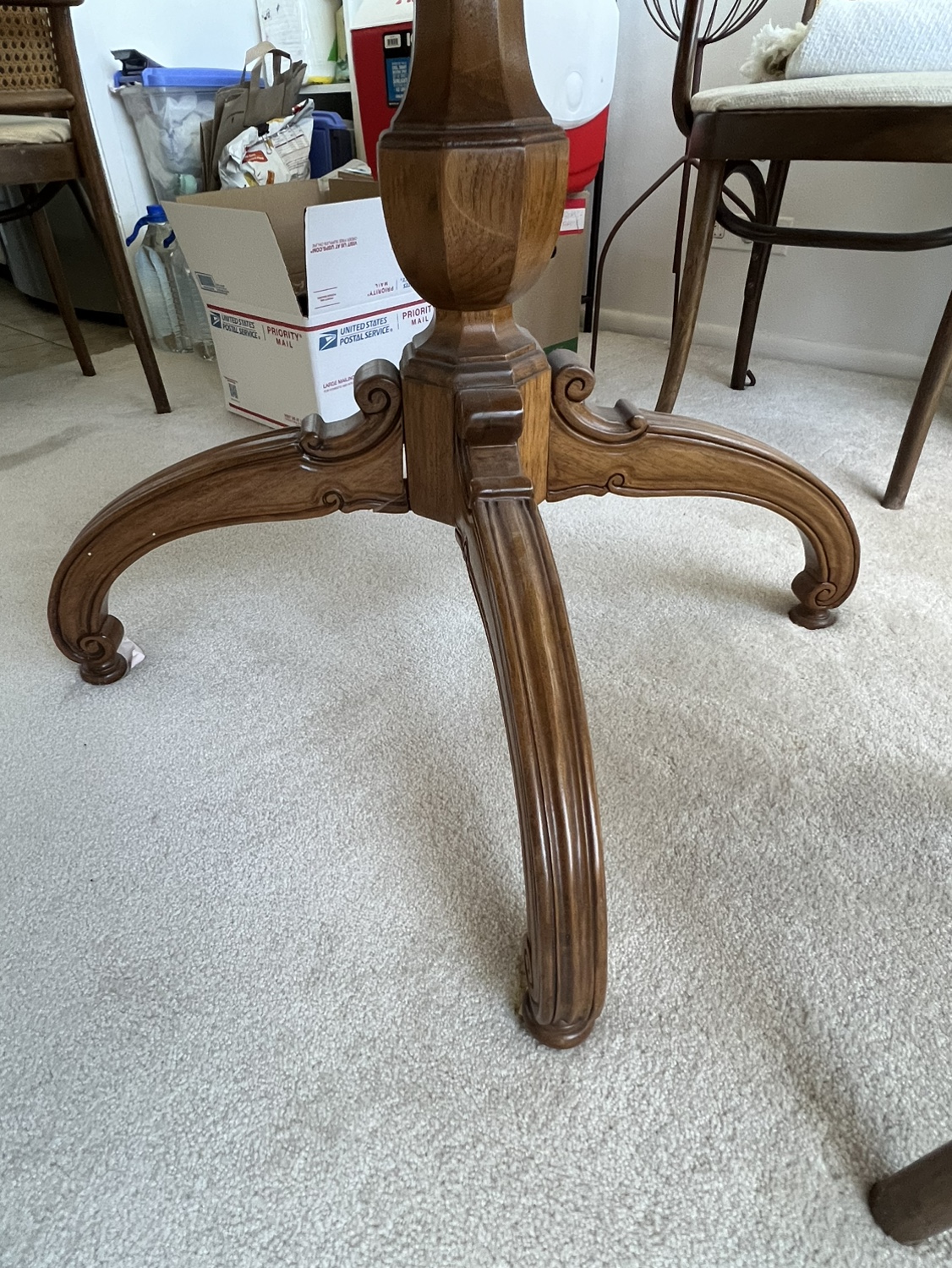 Solid Oak, round DR table - great buy - photo 3
