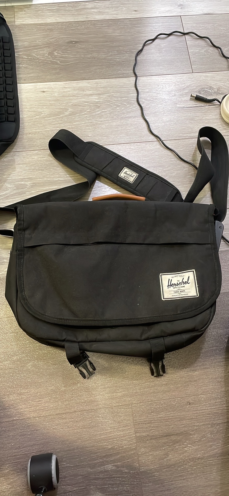 Herschel messenger bag thumbnail