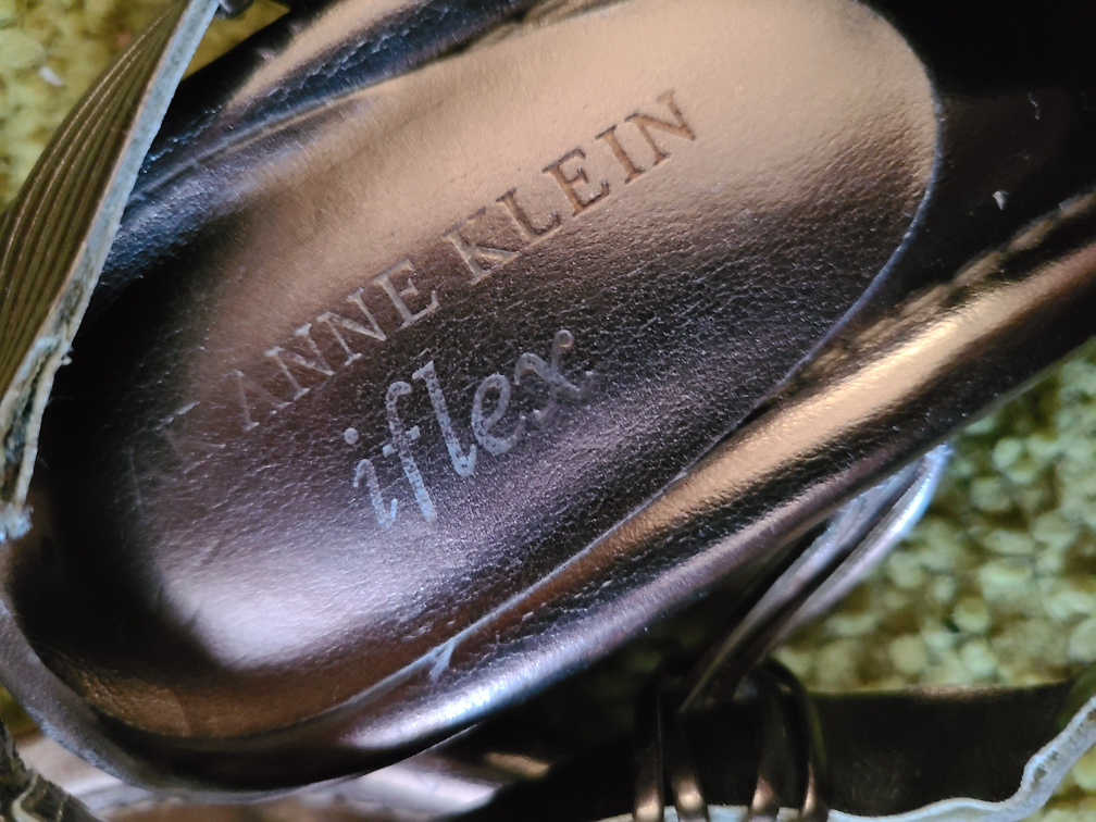 Womens shoes - Size 7 image indicator(2)