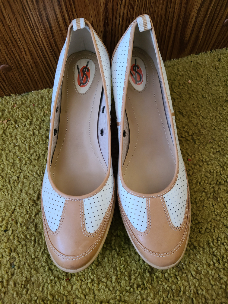 Womens shoes - Size 7 image indicator(4)