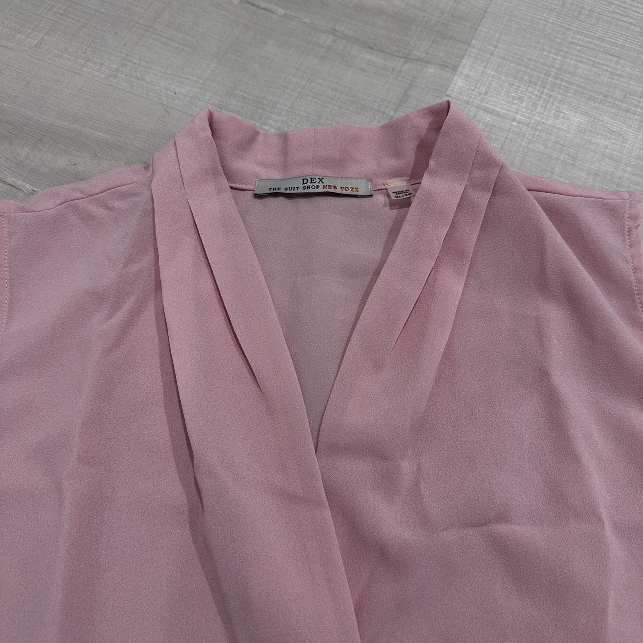 Pink sleeveless blouse image indicator(3)