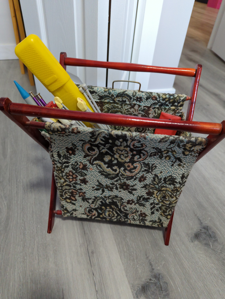 Vintage Knitting stand and needles - photo 2