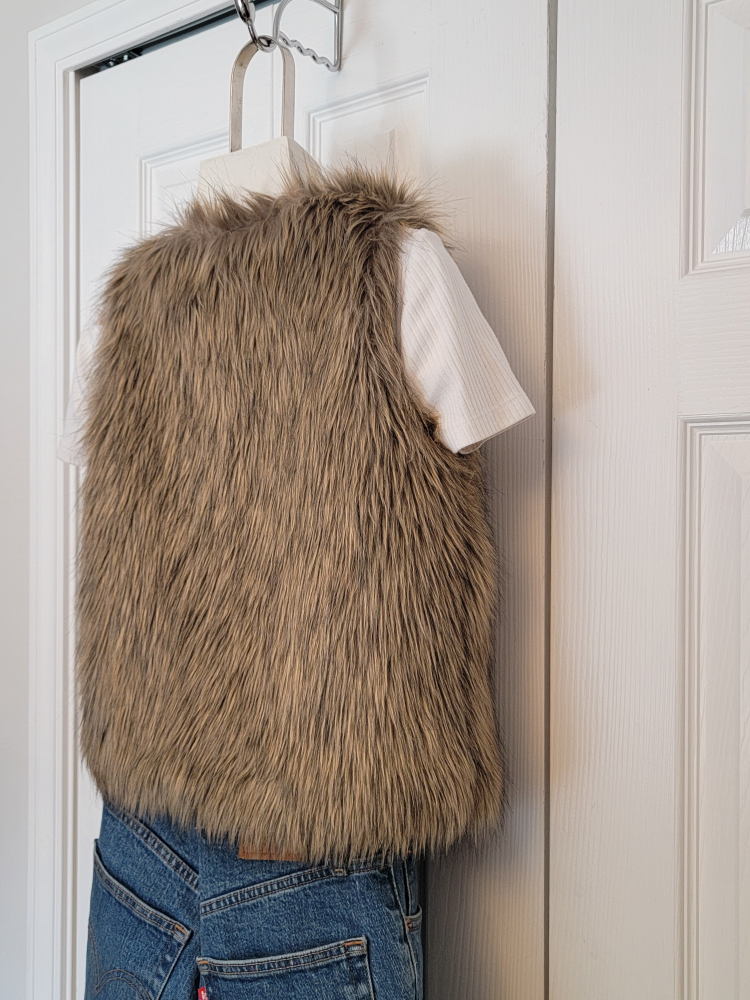 OLD NAVY Girls faux fur vest. image indicator(6)