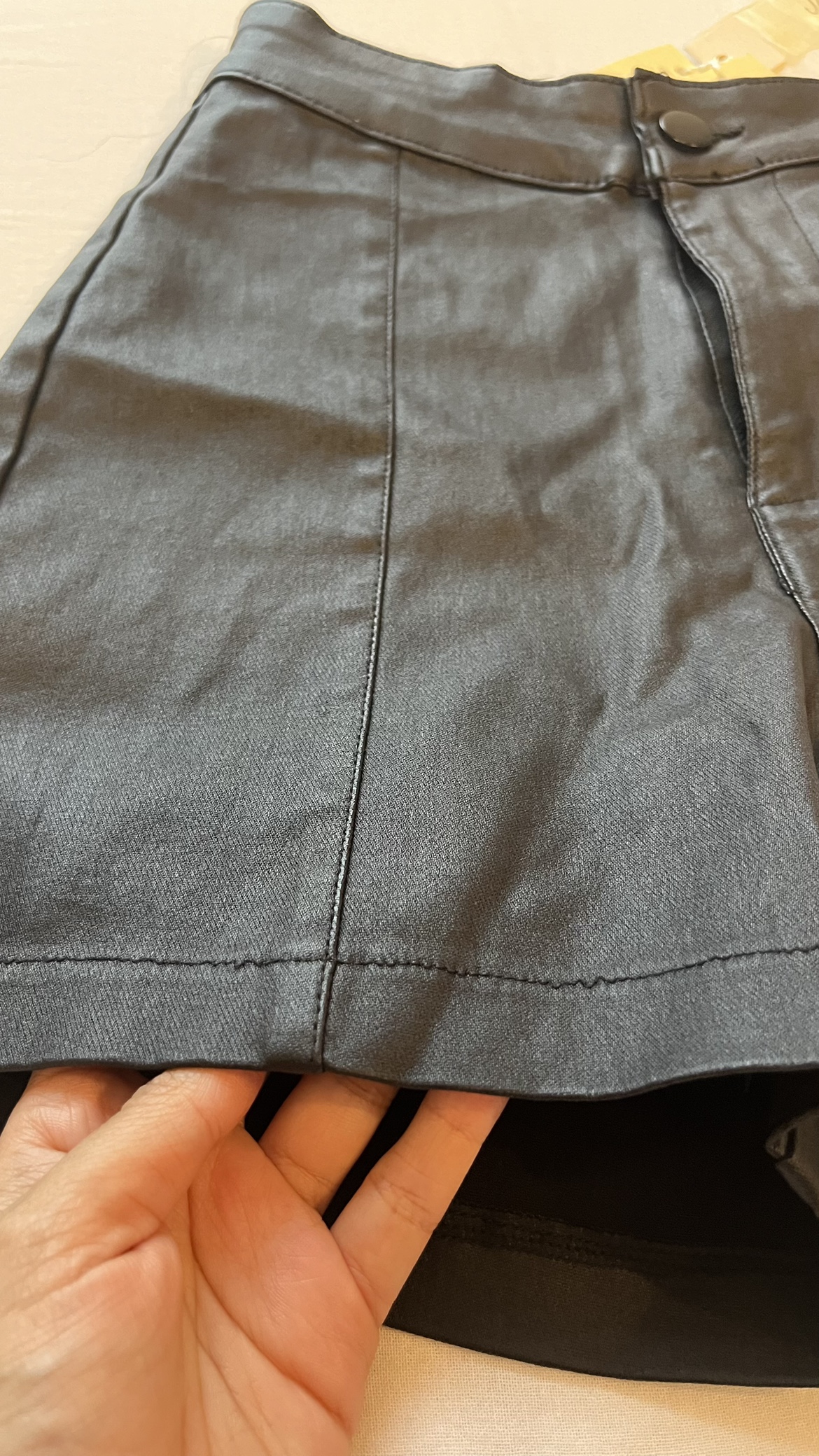 ‼️Declutter Sale‼️ Black Faux Leather Shorts XS - photo 4