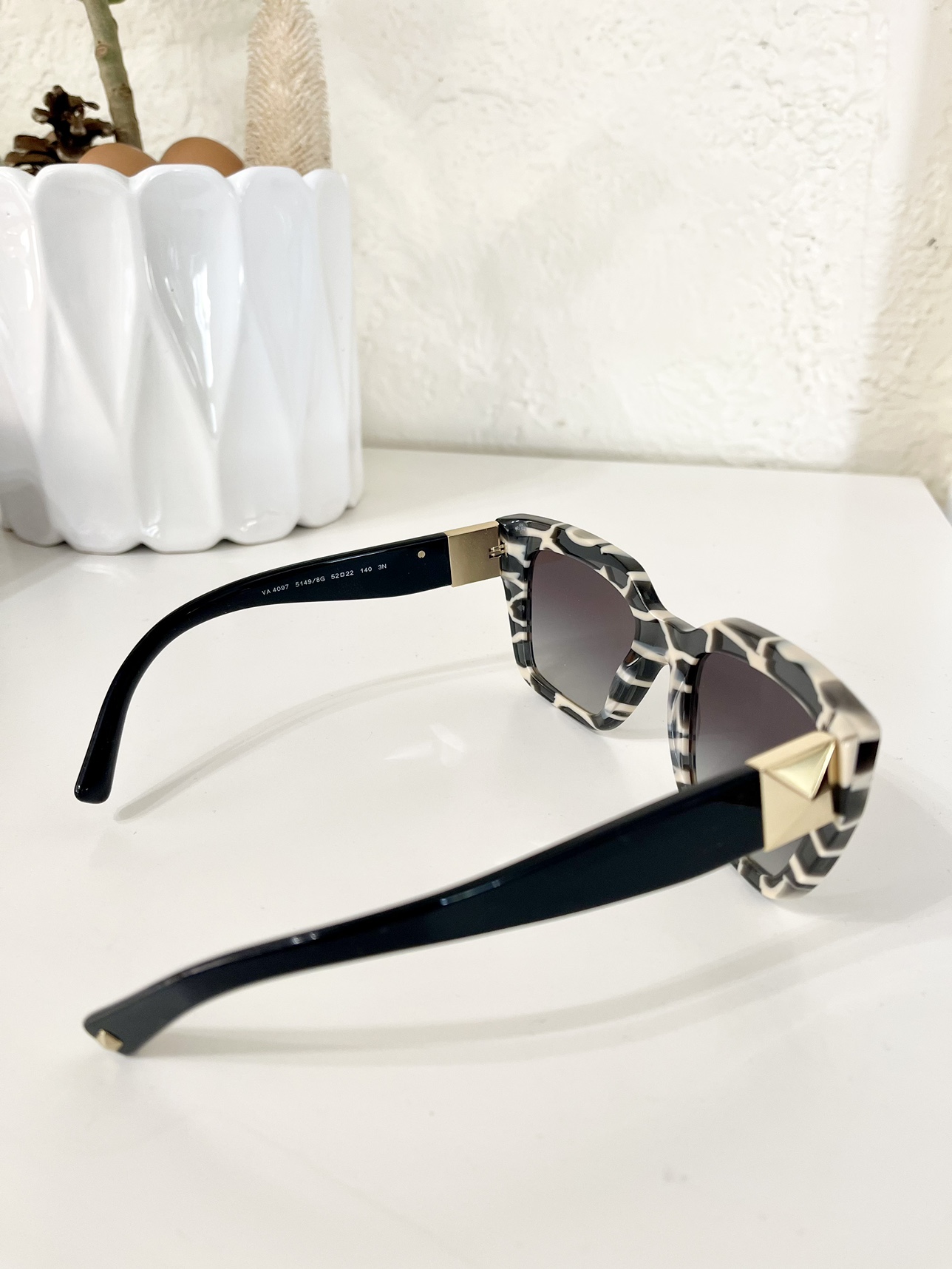 Authentic Valentino Sunglasses image indicator(4)