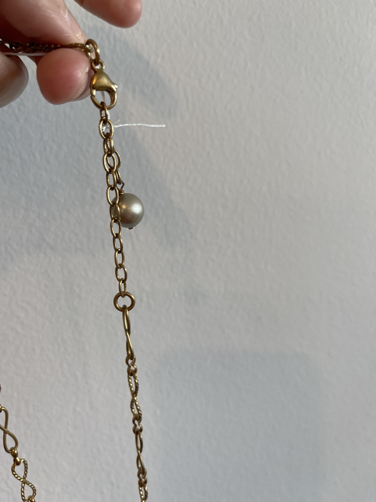 Mother of Pearl Necklace with Rhinestone image indicator(4)