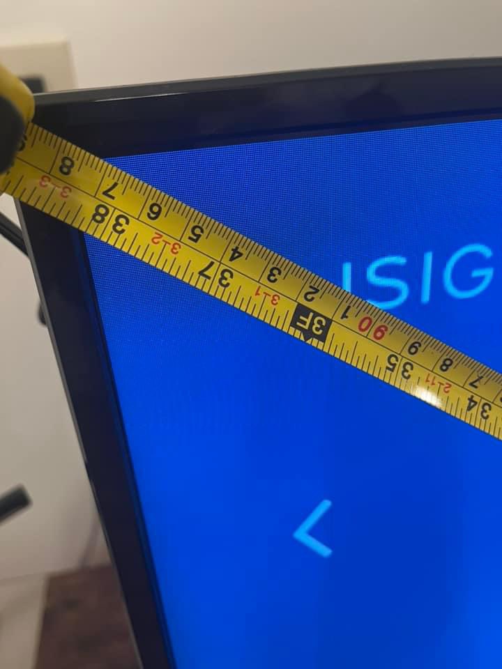 Insignia Roku TV 38 inches image indicator(2)