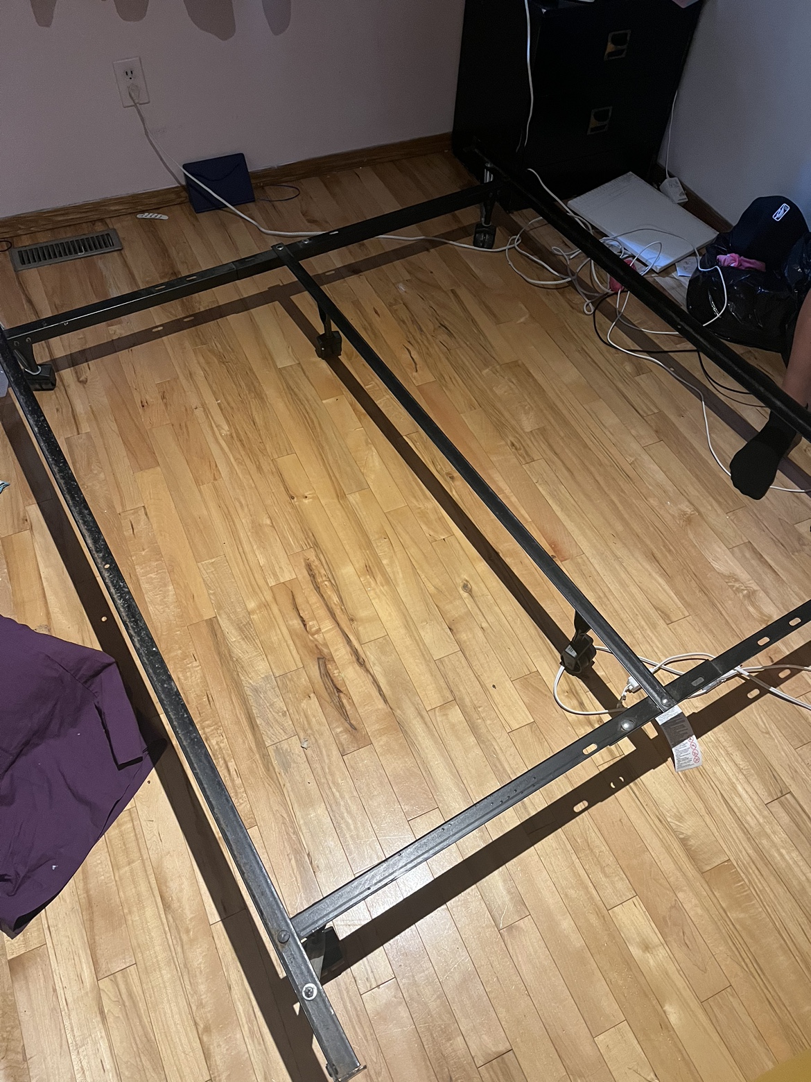 Metal bed frame