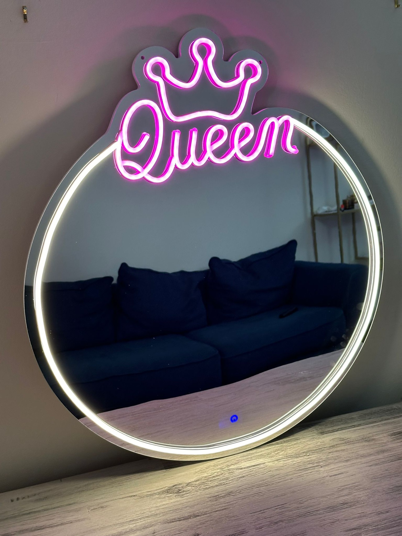 Round Mirror with Neon "Queen" Sign image indicator(4)