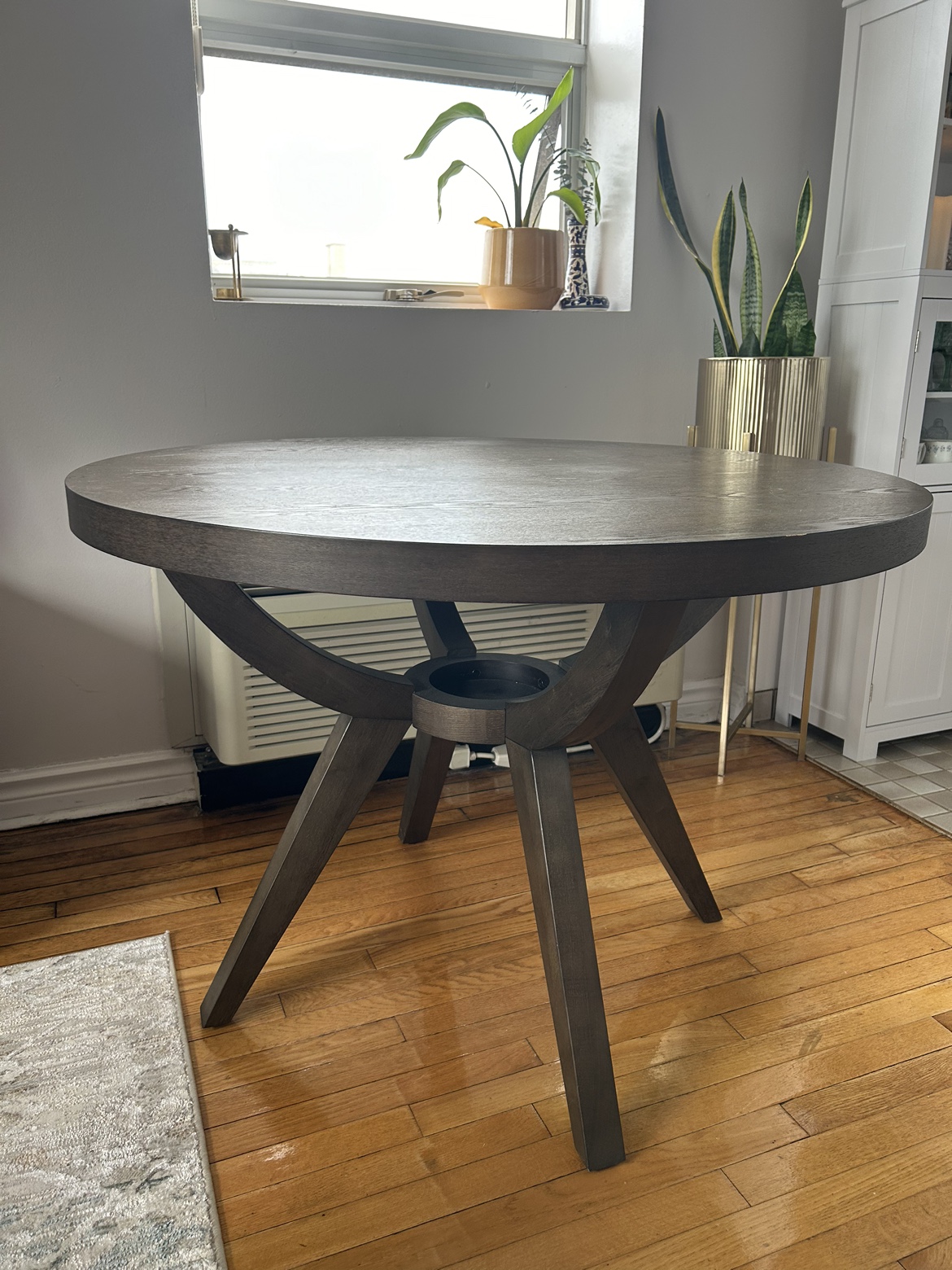 Round Pedestal Dining Table