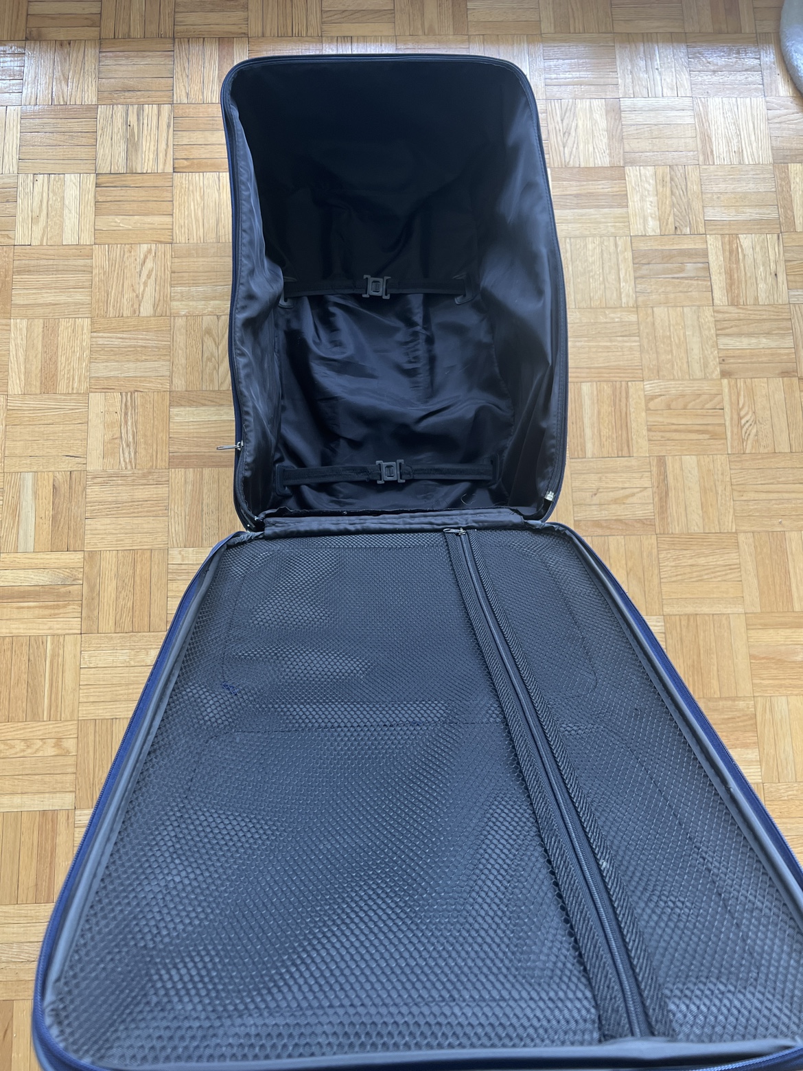 Suitcase - Navy Blue image indicator(8)