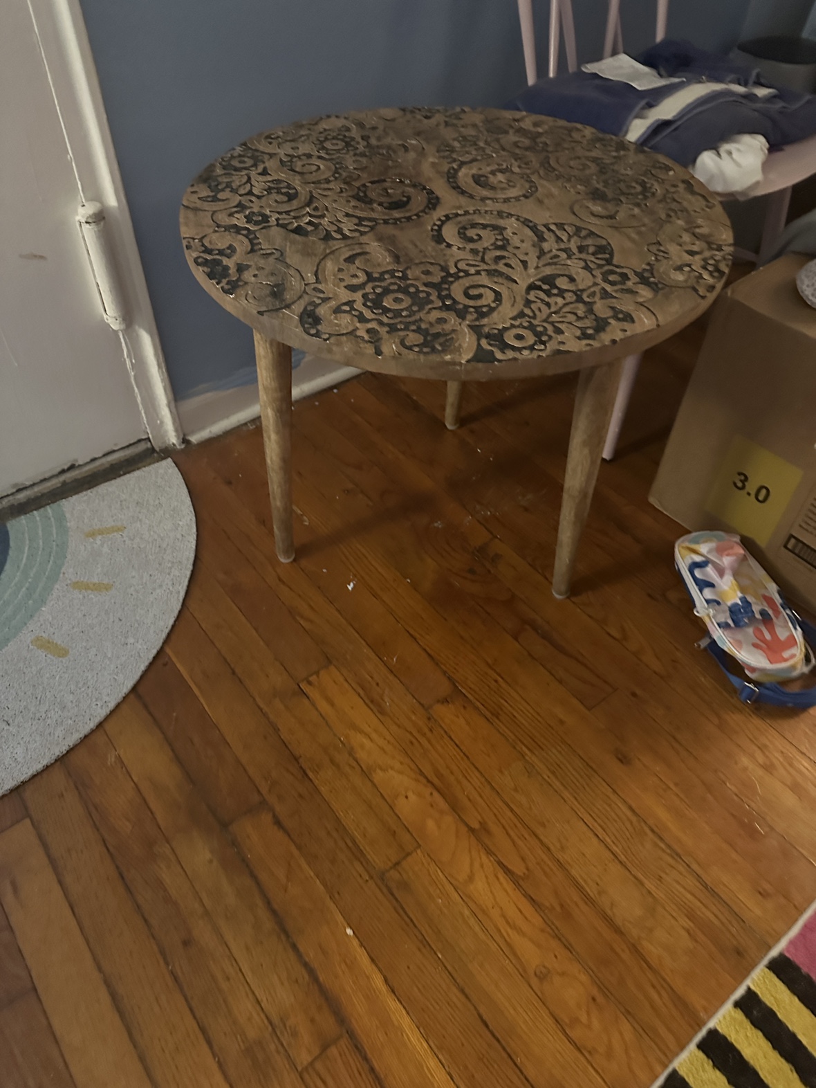 Carved wood table - photo 4