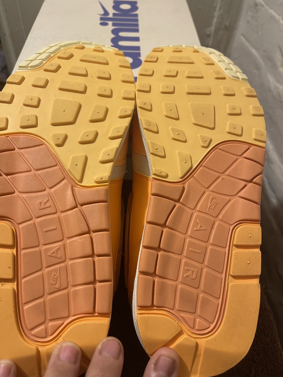 Nike Air Max 1 Puerto Rico image indicator(4)