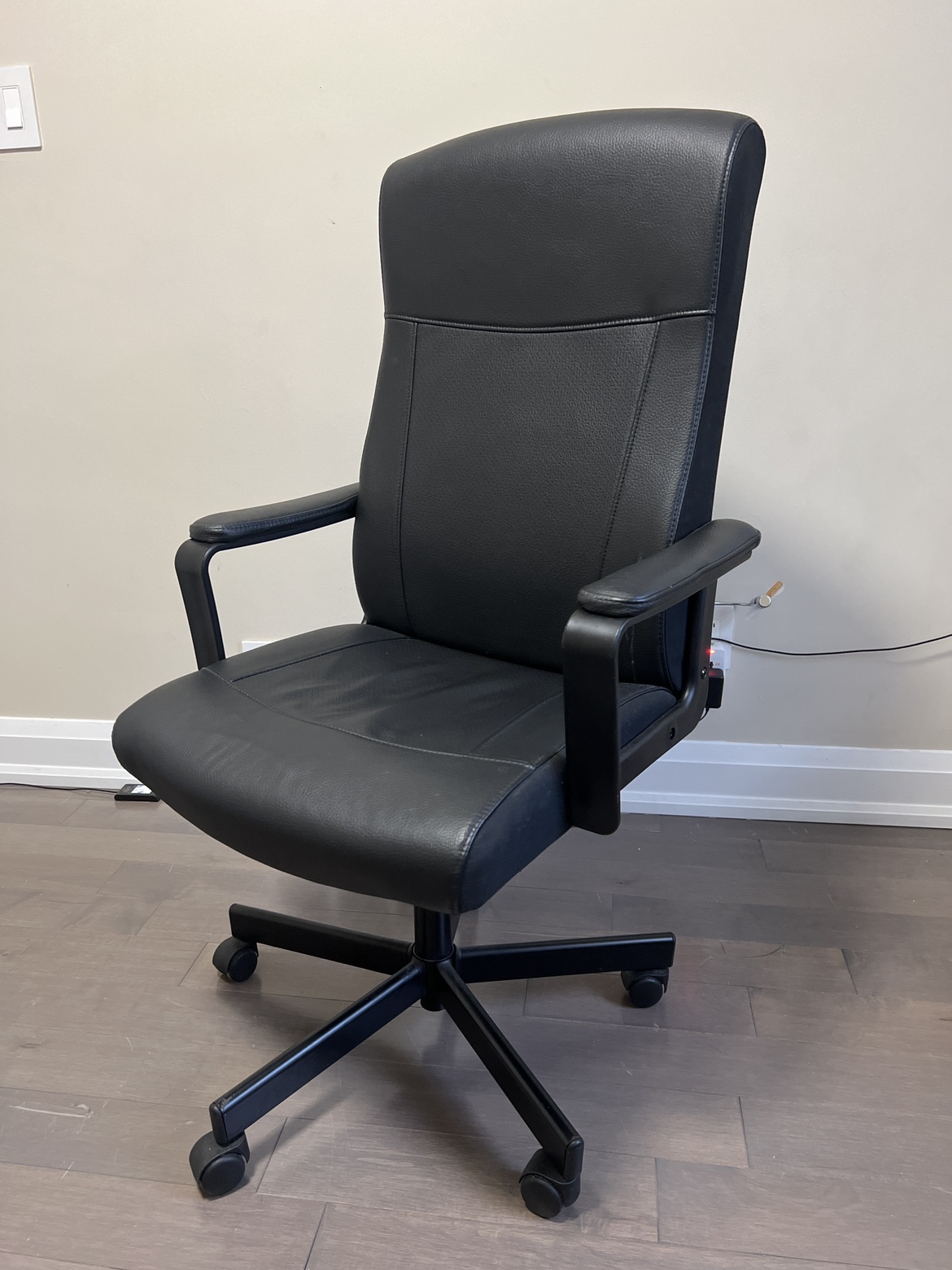 Comfy Leather Boss Chair image indicator(3)