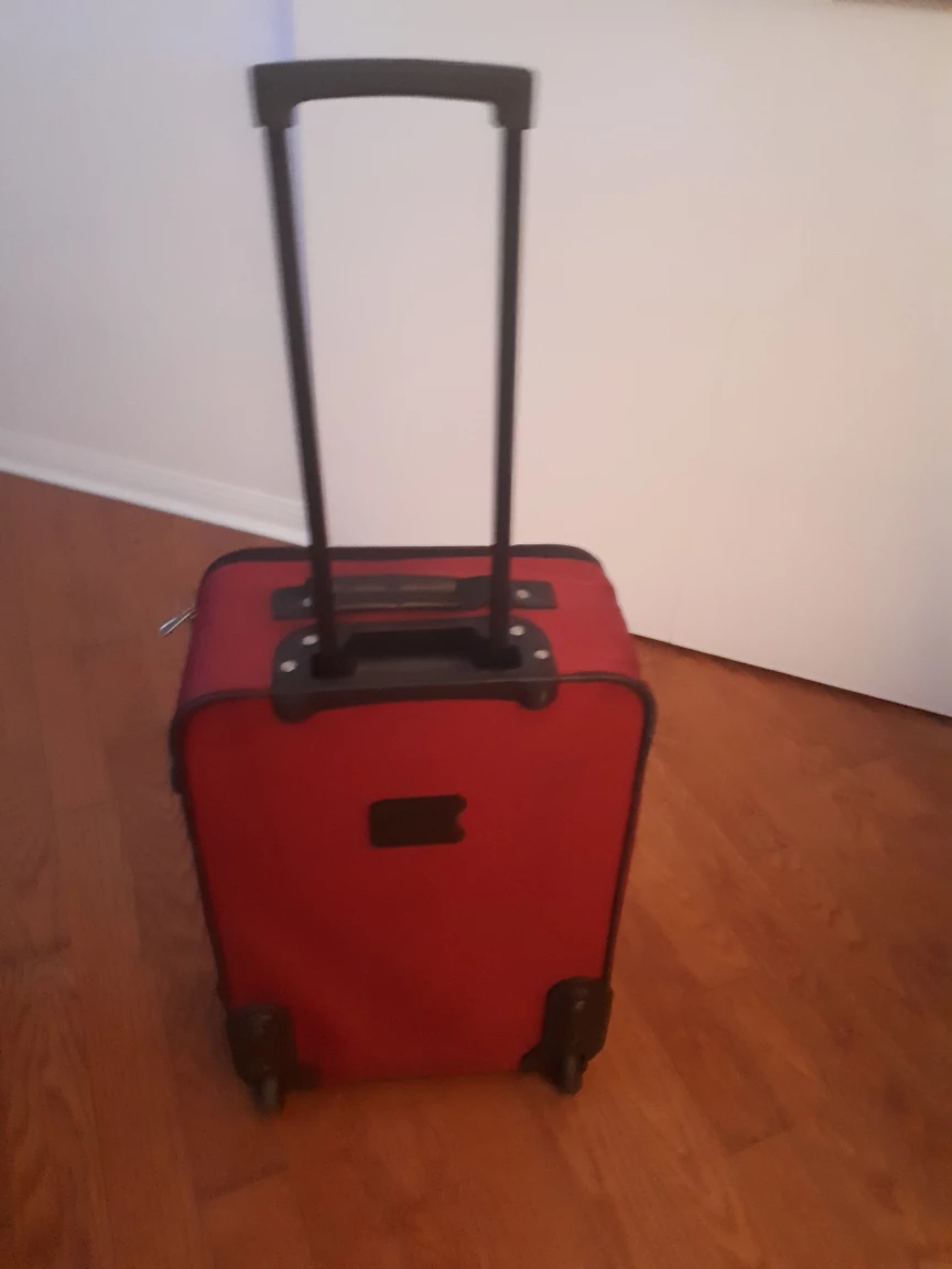 #freecycle Red luggage  22"x14"x8" image indicator(3)