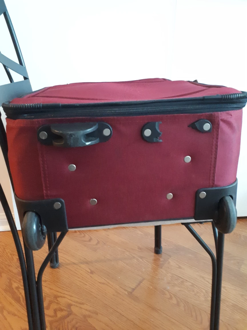 #freecycle Red luggage  22"x14"x8" image indicator(7)